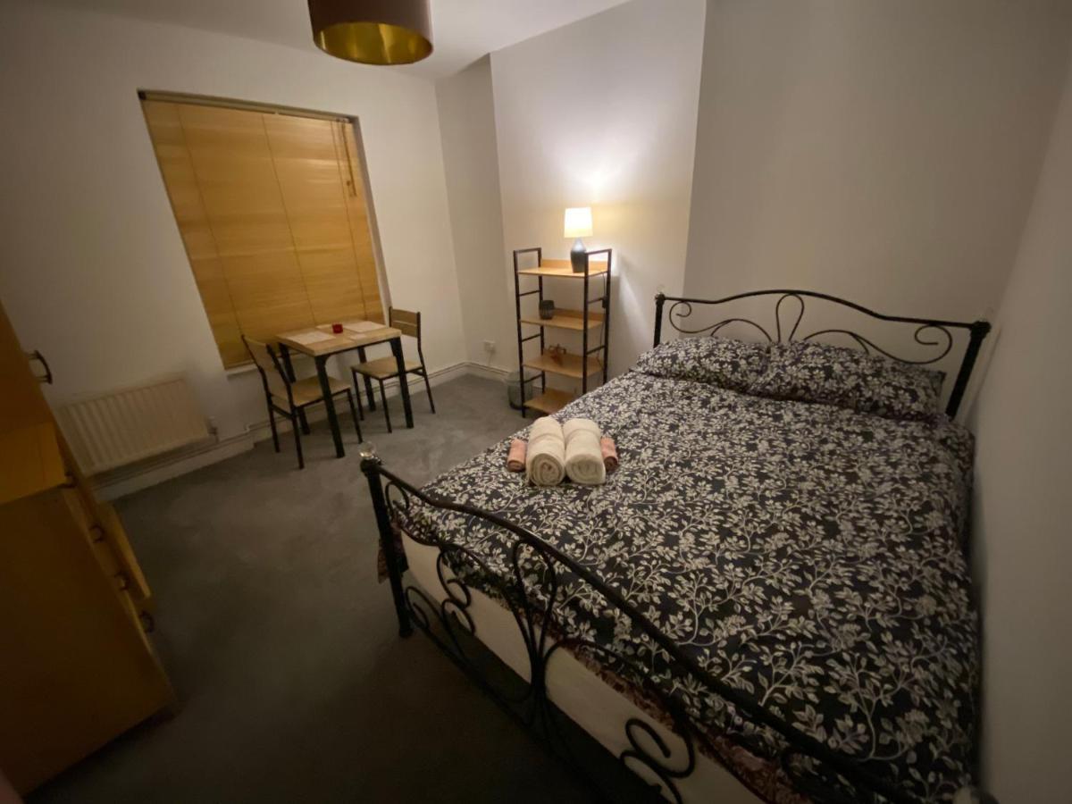 Cosy Victorian Guest Room Londen Buitenkant foto